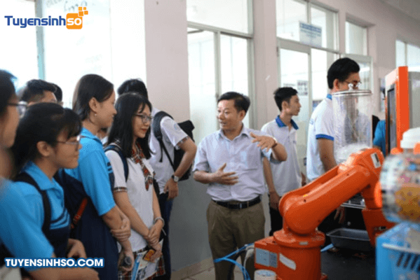 Học sinh có thể học ĐH từ năm lớp 12 theo hình thức online