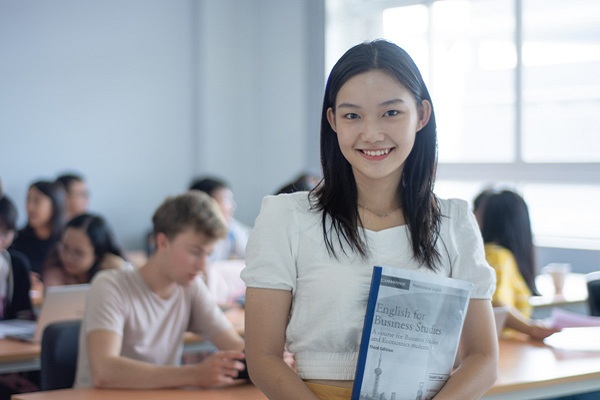 Chọn học ngành Kinh tế – Làm sao để ra trường có việc làm?