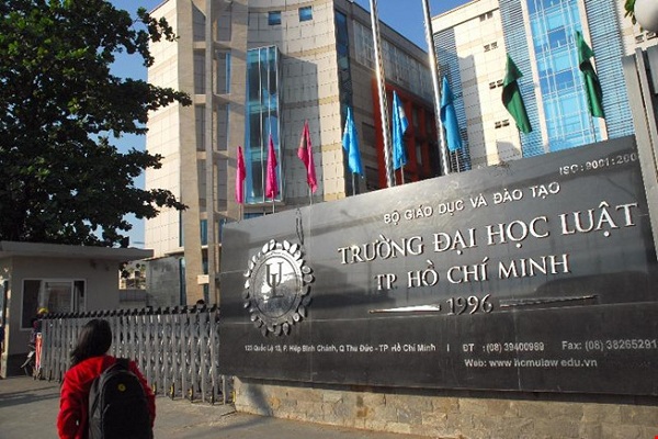 ĐH Luật TP.HCM công bố điểm chuẩn, cao nhất là 23 điểm