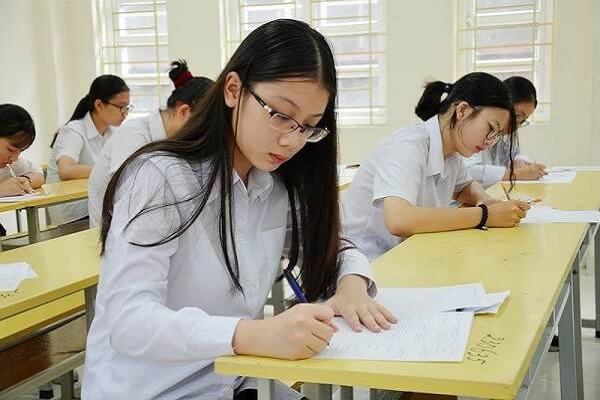 Dự đoán điểm chuẩn vào khối C, D tăng từ 1-1,5 điểm, khối A, A1 biến động từ 1-2 điểm