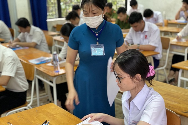 Giáo viên hướng dẫn ôn tập Lịch sử hiệu quả theo bảng biểu