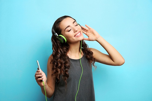 Hai bí quyết cho người mới tập nghe tiếng Anh