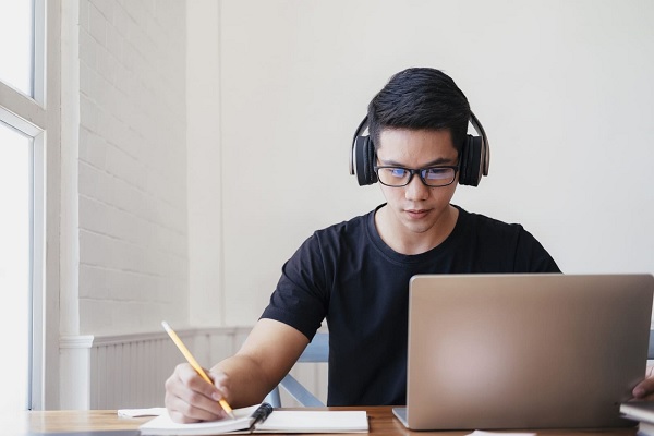 Lưu ý gì khi học online để tránh điện thoại phát nổ?