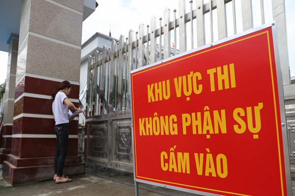 Ngày thi đầu tiên: Có Bet88447 nhà cái bóng đá world cup bị đình chỉ vì tung đề lên mạng, không được vào thi vì đến muộn do ngủ quên