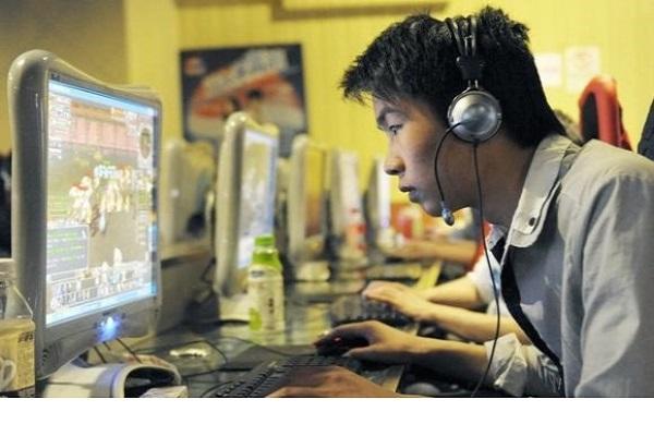 Nhiều bạn trẻ đờ đẫn vì nghiện game: Làm thế nào để cai game online?