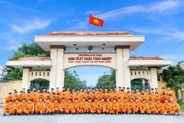 Nhiều trường vẫn đang xét học bạ sau khi có điểm chuẩn
