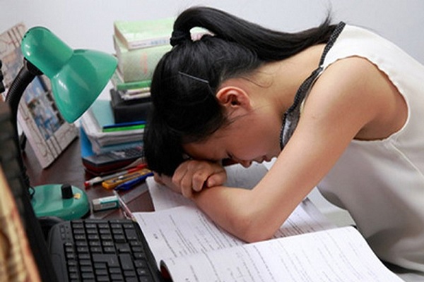 Nữ sinh cuối cấp trầm cảm, tự rạch tay vì ở nhà lâu, học online kéo dài
