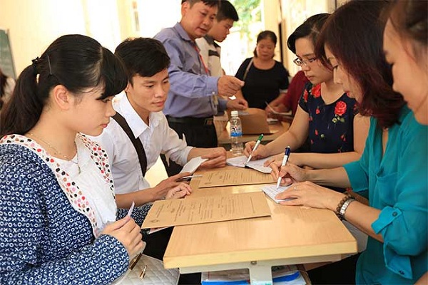 Phương thức xét học bạ và sử dụng điểm thi THPT quốc gia 2020 khác nhau như thế nào?