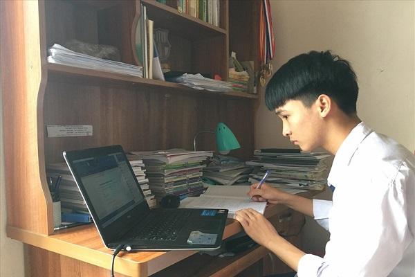 Trường ĐH chống gian lận thi trực tuyến: Thống kê số lần nhìn ra ngoài, bật cam suốt giờ làm